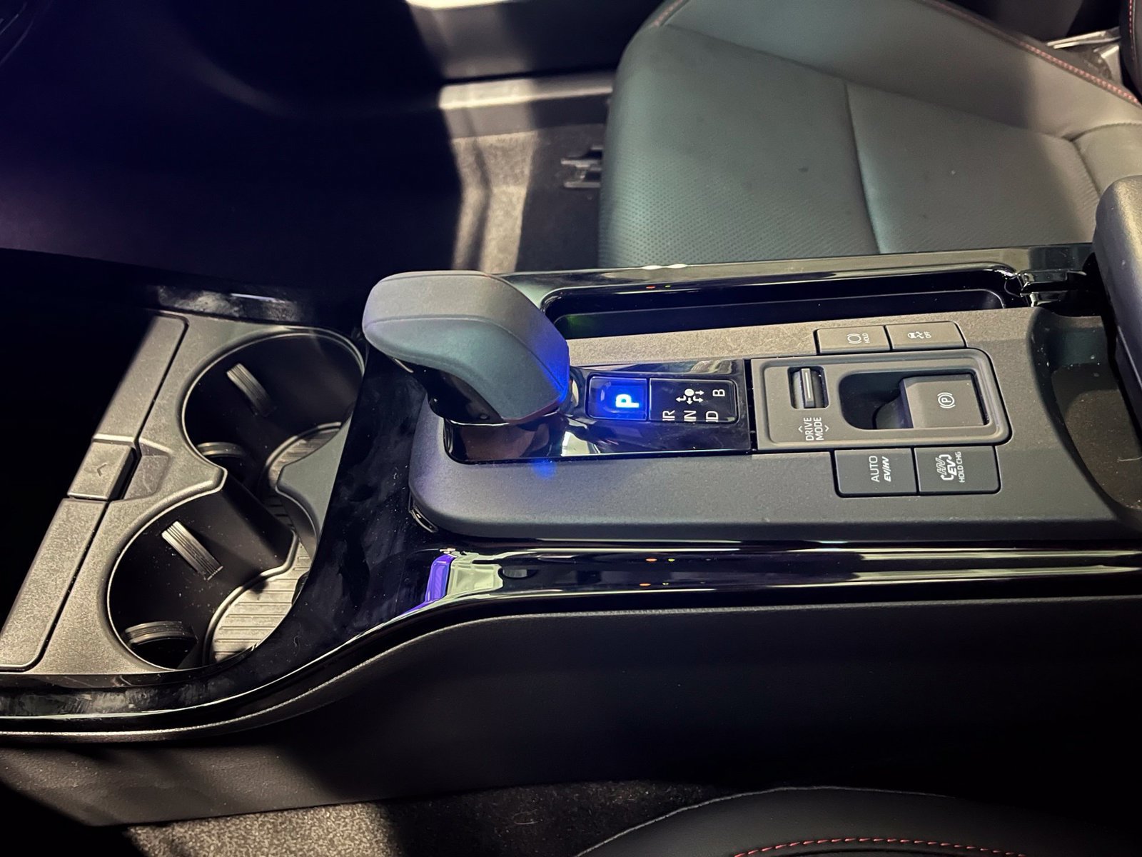 Used 2024 Toyota Prius Prime FWD image 27