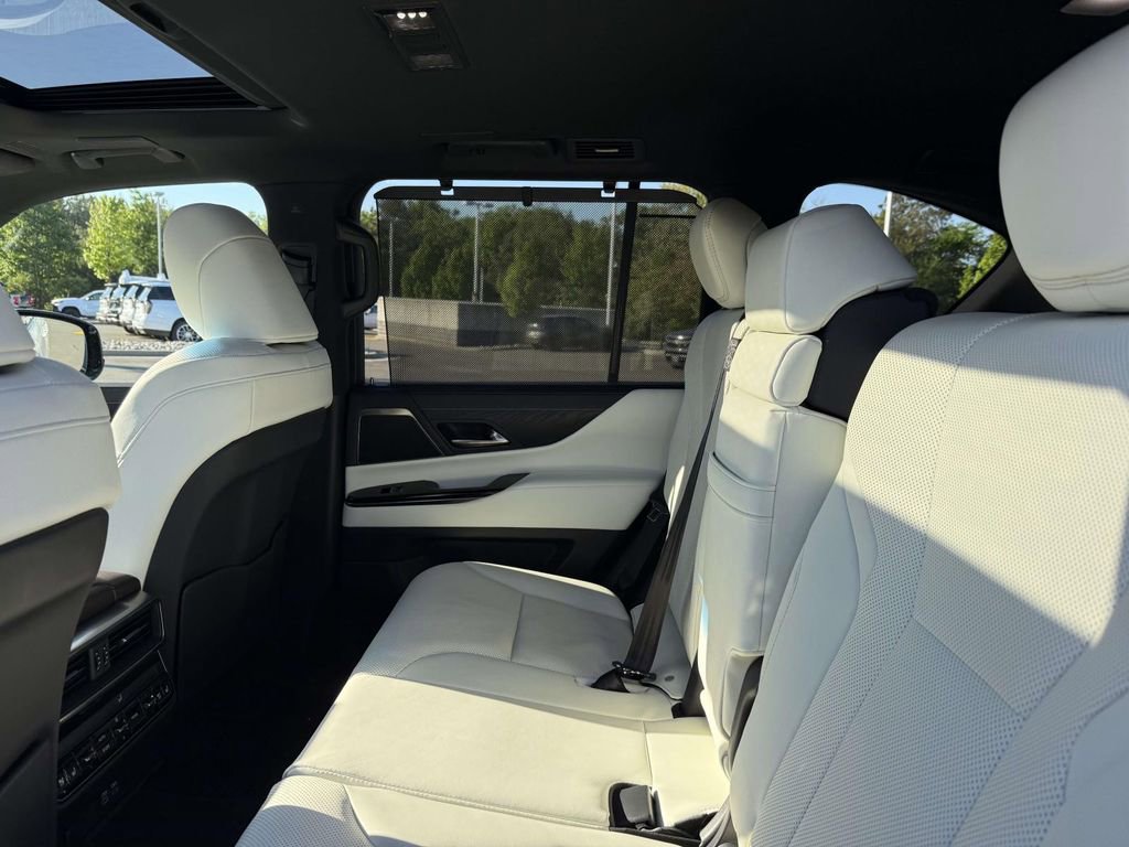 Used 2025 Lexus LX 600 4WD w/ Accessory Package (2T) image 16