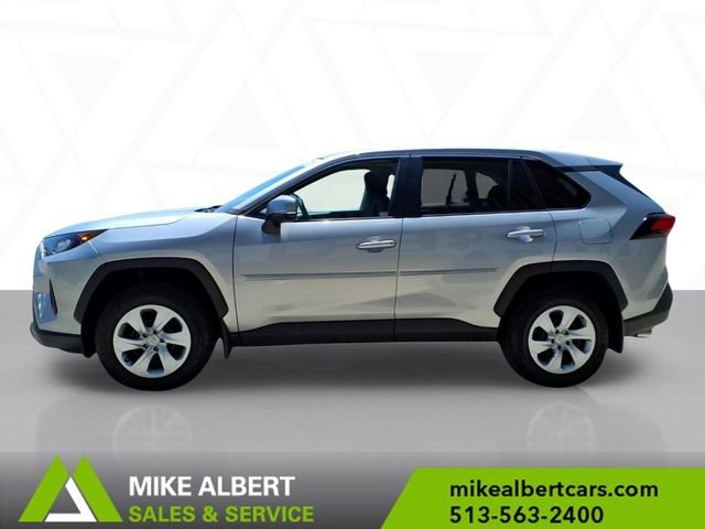 Used 2022 Toyota RAV4 LE FWD image 4