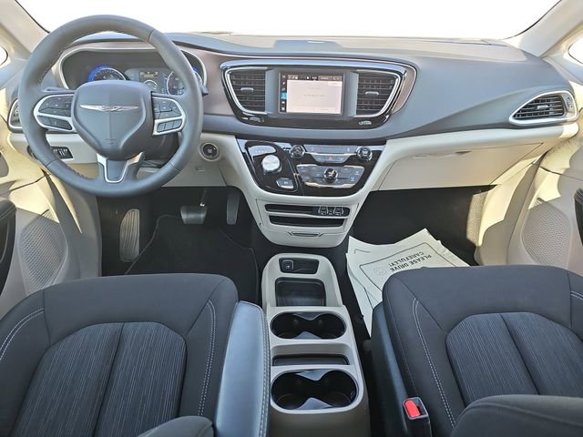 Used 2024 Chrysler Voyager LX FWD image 9