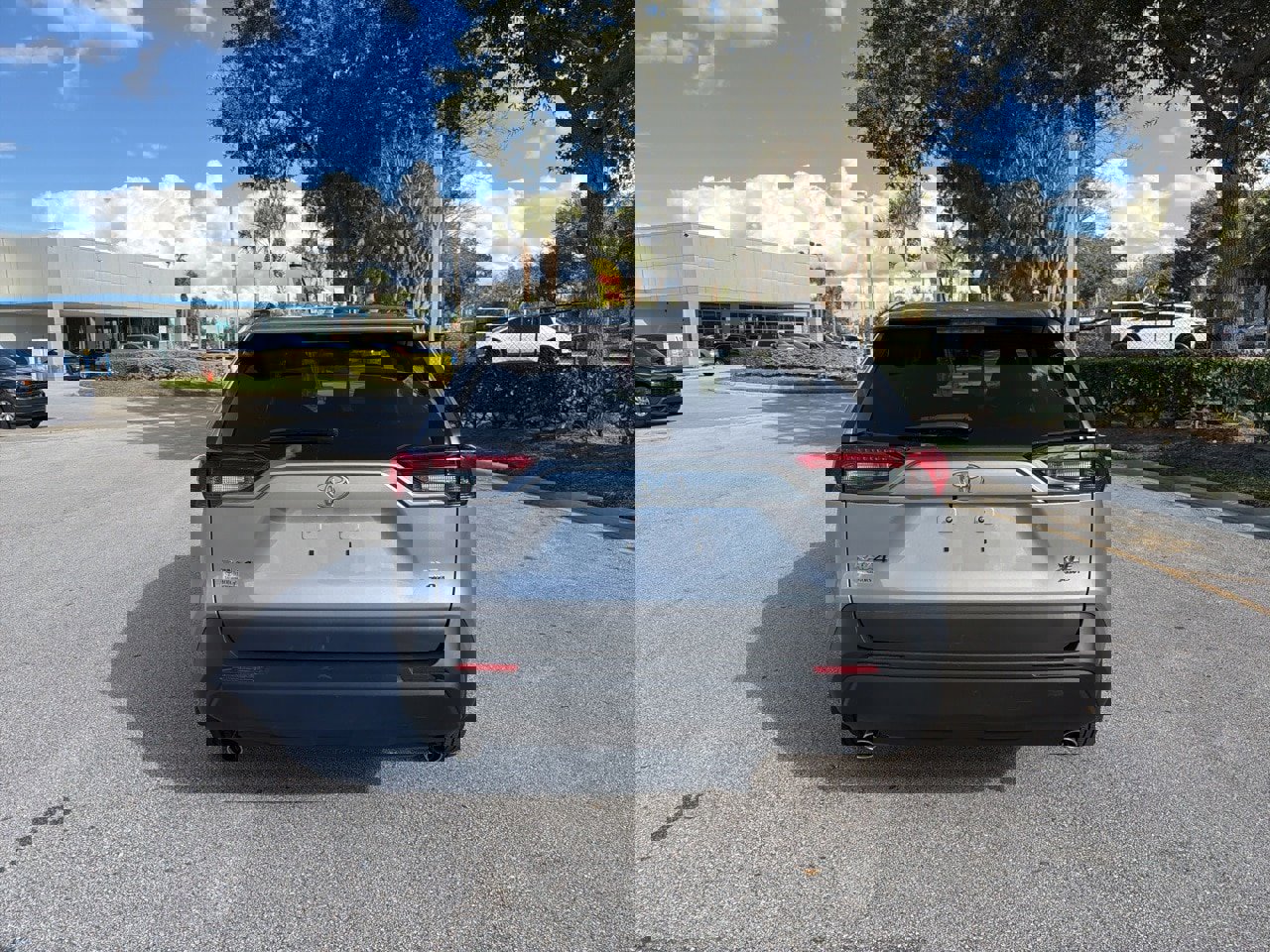 Used 2022 Toyota RAV4 XLE image 4