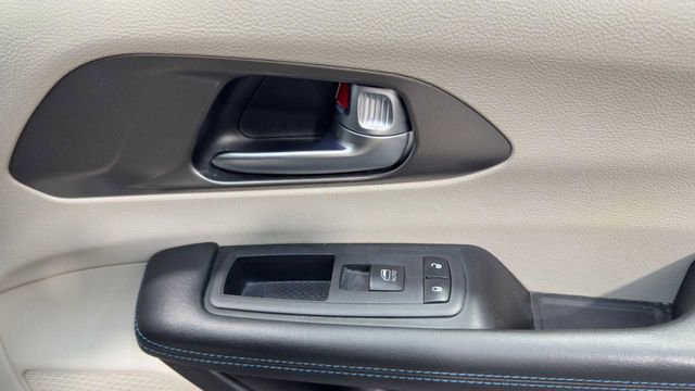 Used 2021 Chrysler Pacifica Touring-L image 15