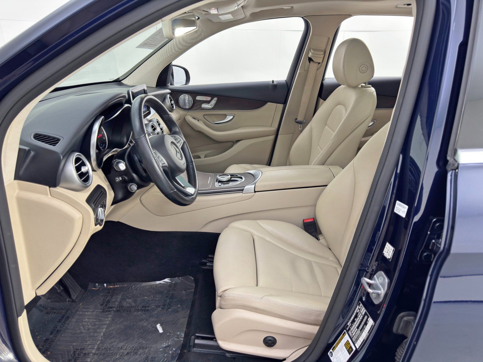 Used 2019 Mercedes-Benz GLC 350e 4MATIC w/ Premium Package image 16