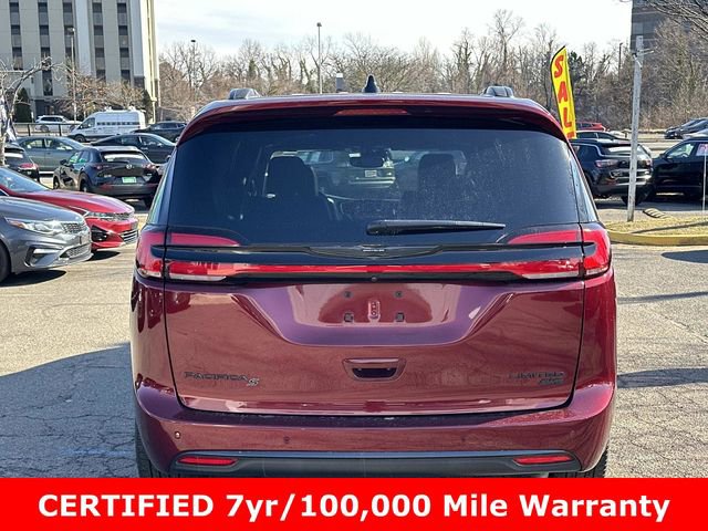 Used 2023 Chrysler Pacifica Limited w/ S Appearance Package image 3