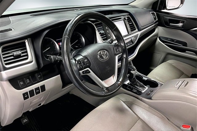 Used 2017 Toyota Highlander Limited w/ Protection Package #3 image 18