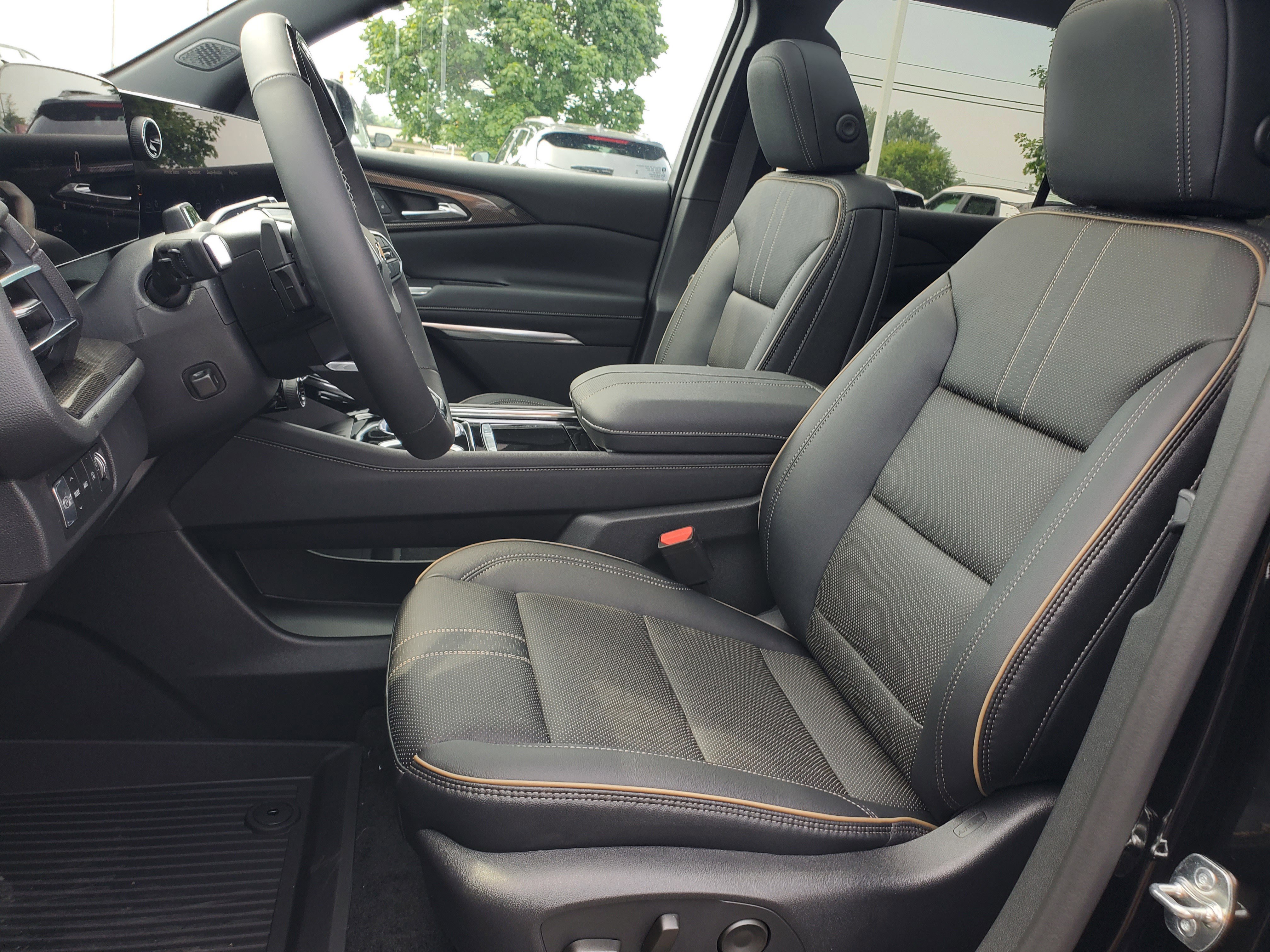 New 2026 Chevrolet Traverse High Country w/ LPO, Floor Liner Package image 4