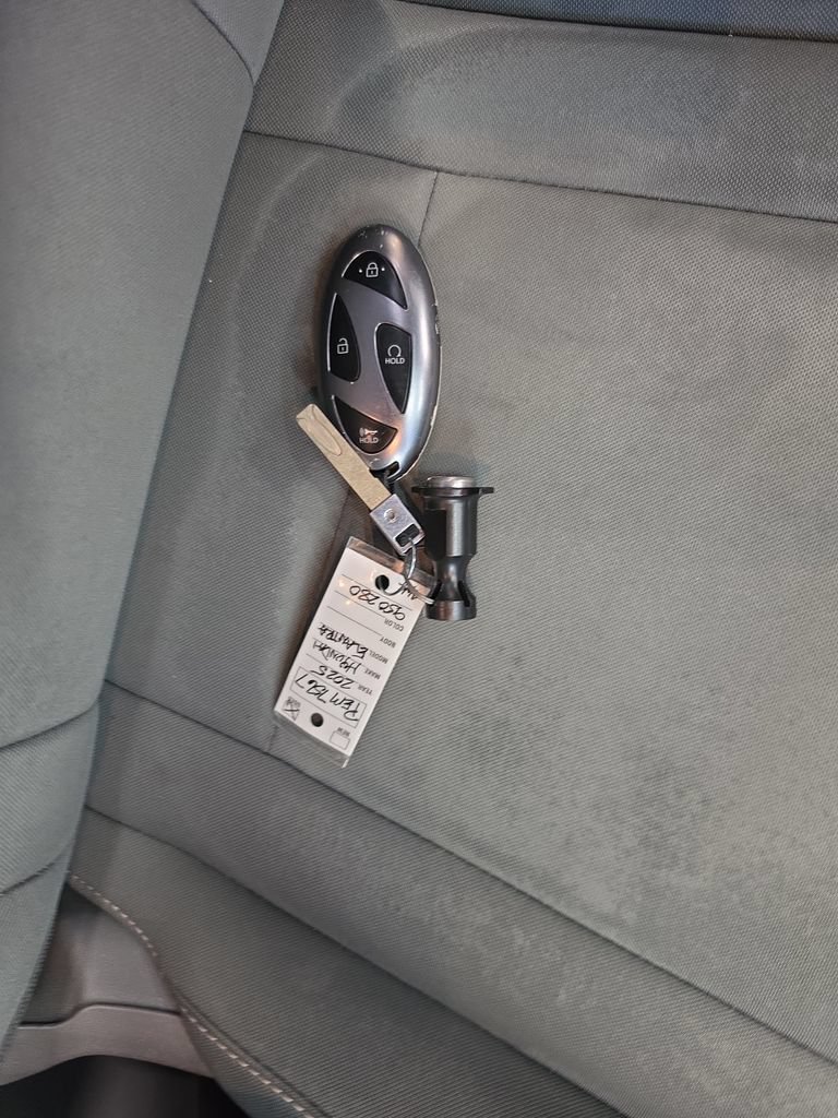 Used 2025 Hyundai Elantra SEL FWD image 38