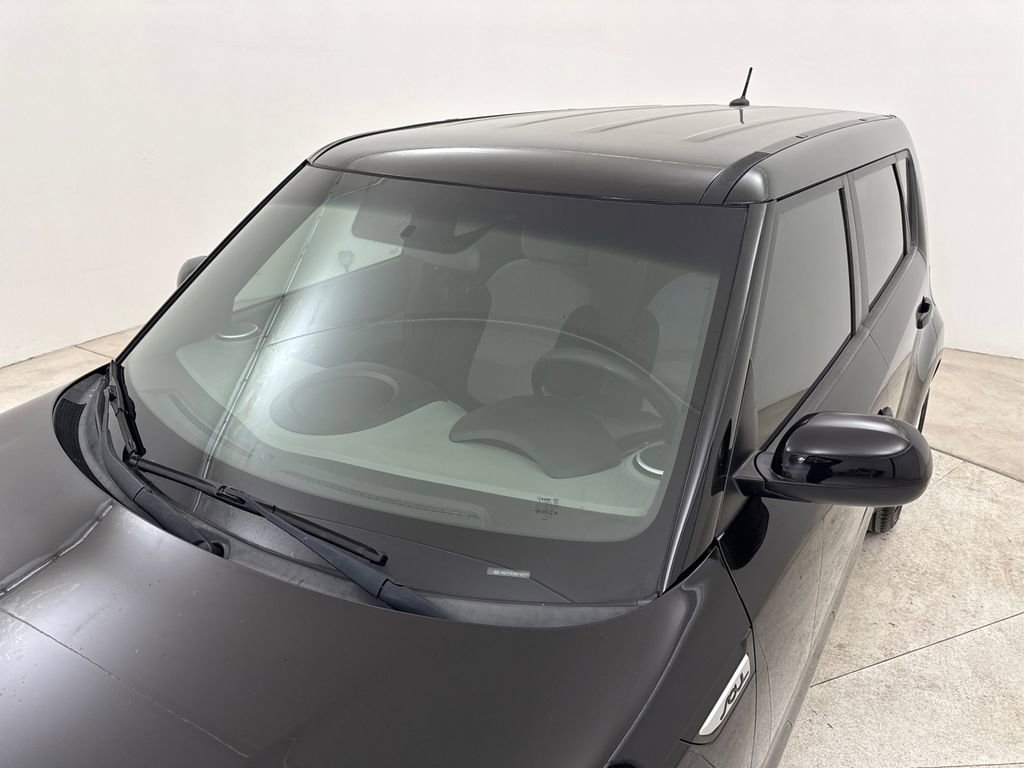 Used 2016 Kia Soul + image 14