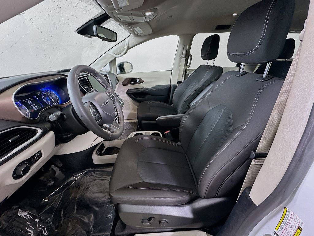 Used 2024 Chrysler Voyager LX FWD image 16