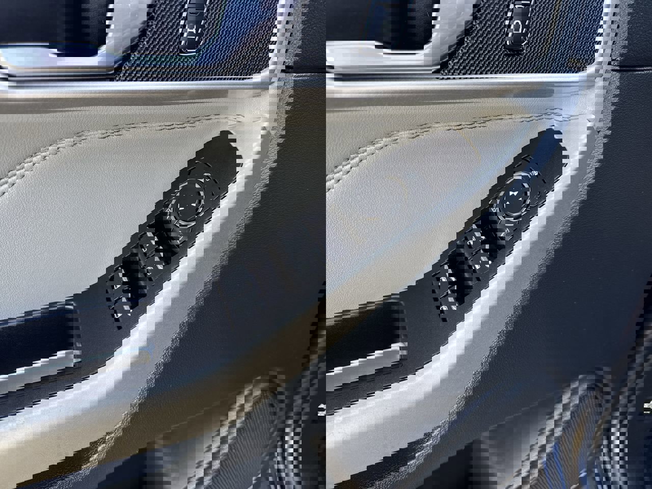 Used 2022 Ford Explorer XLT w/ Equipment Group 202A image 24