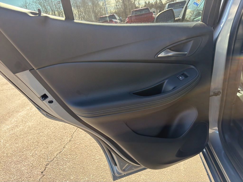 Used 2023 Buick Encore GX Select w/ Sport Touring Package image 21