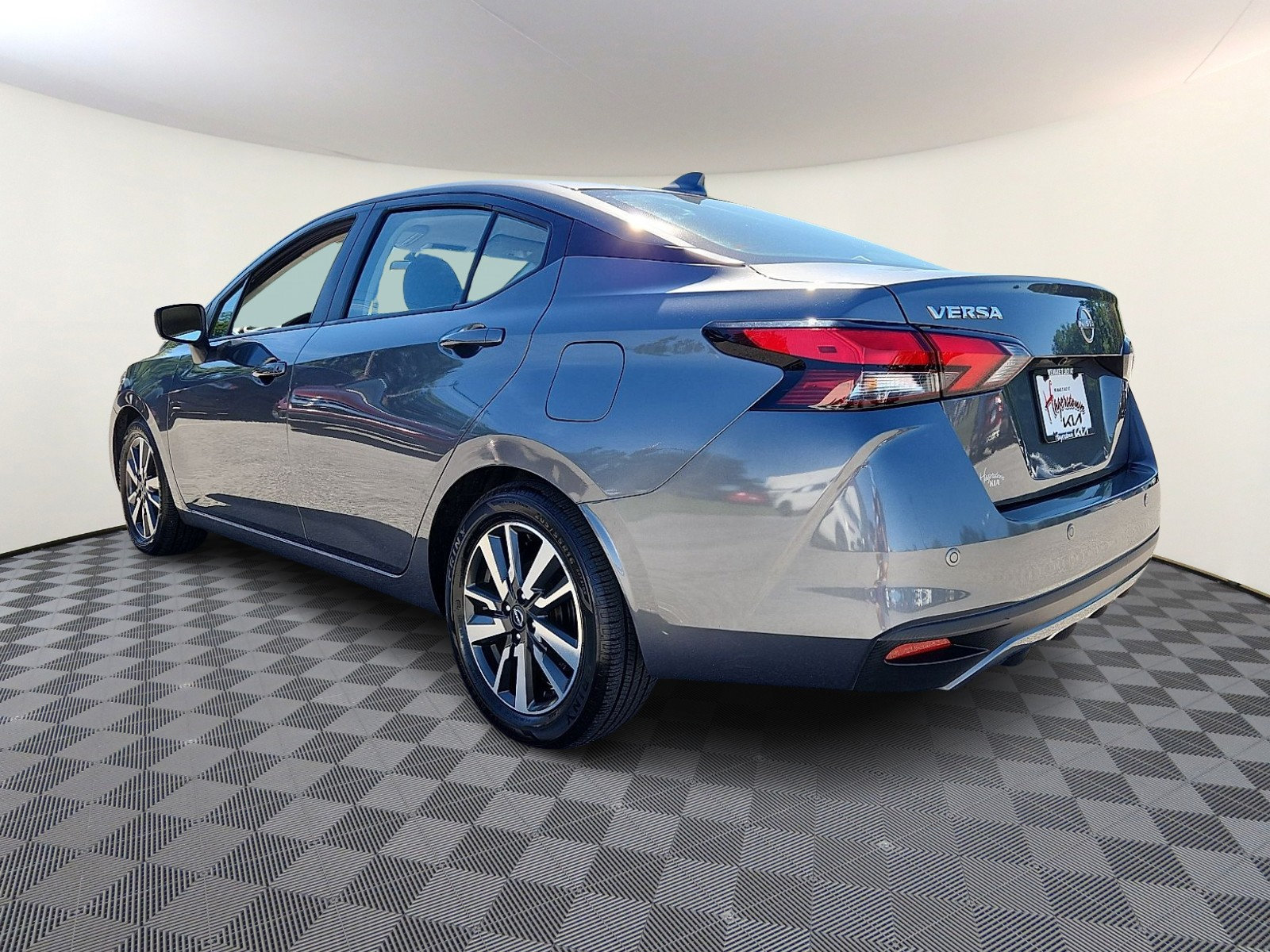 Used 2024 Nissan Versa SV FWD image 4