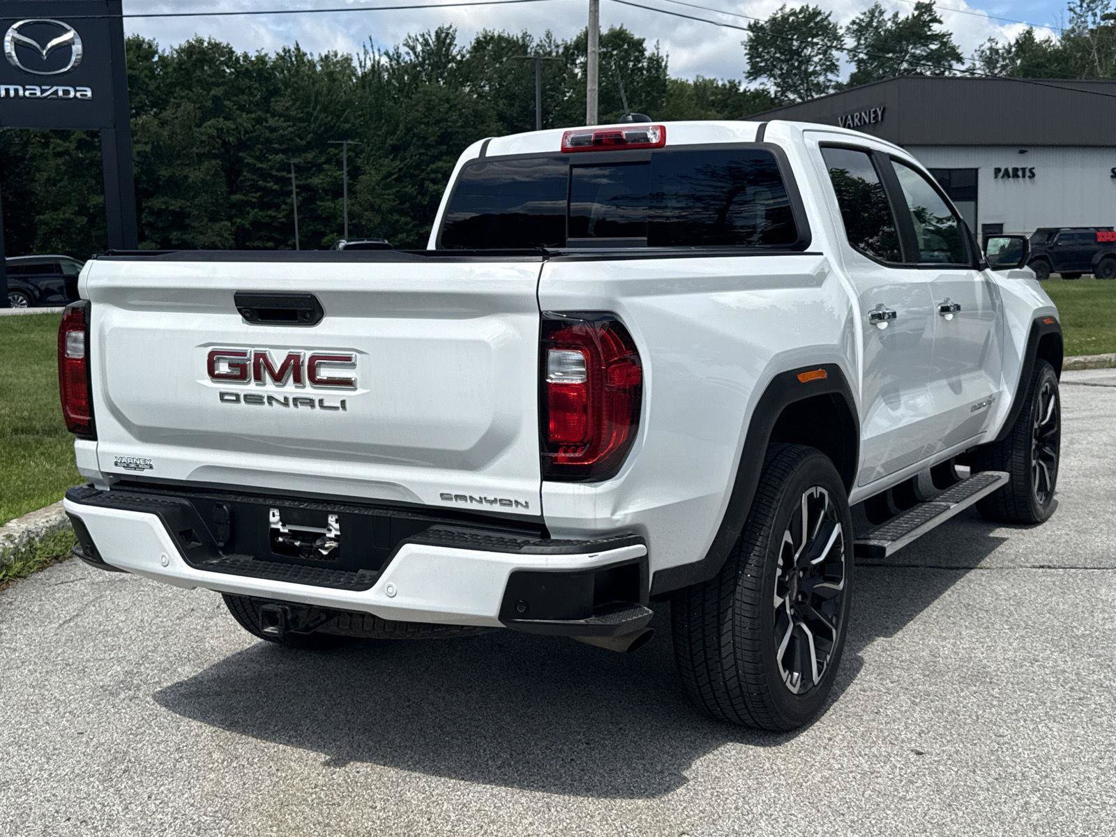 Used 2024 GMC Canyon Denali AWD/4WD image 8