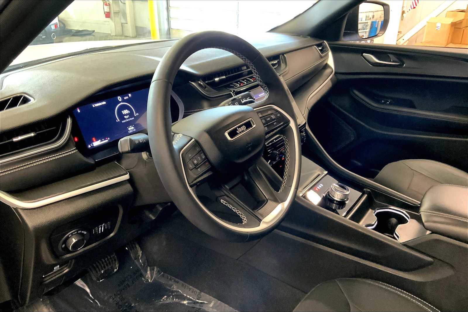 Used 2024 Jeep Grand Cherokee Laredo X w/ Trailer Tow Package image 18