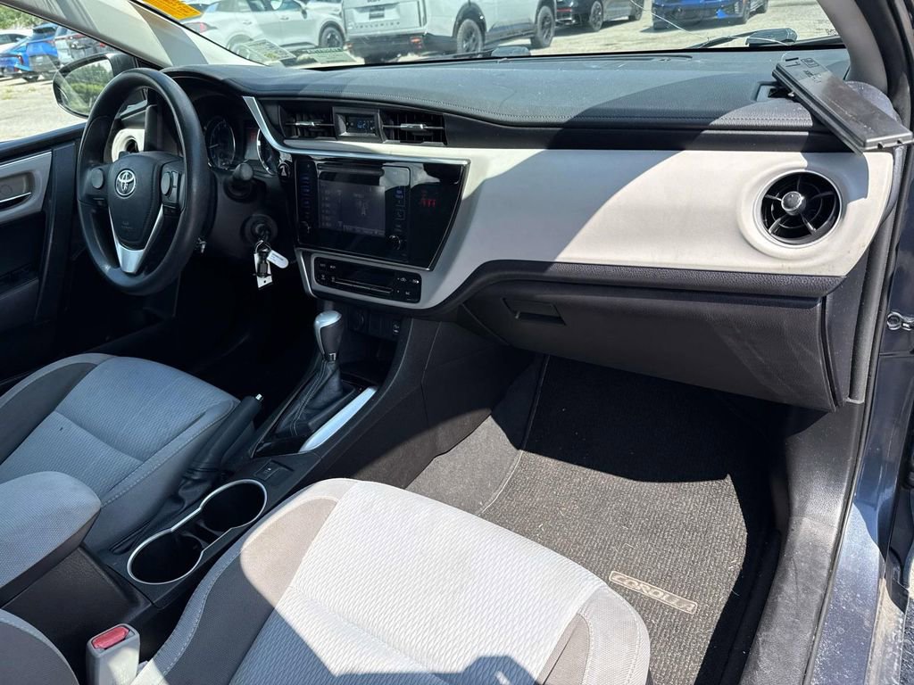 Used 2018 Toyota Corolla LE FWD image 14