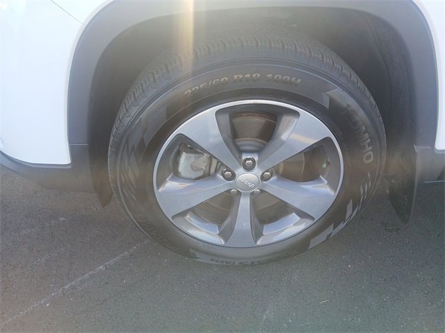 Used 2019 Jeep Cherokee Limited image 10