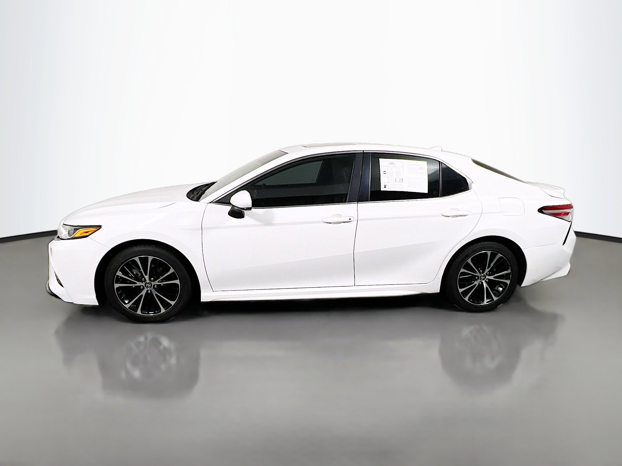 Used 2020 Toyota Camry SE FWD image 9