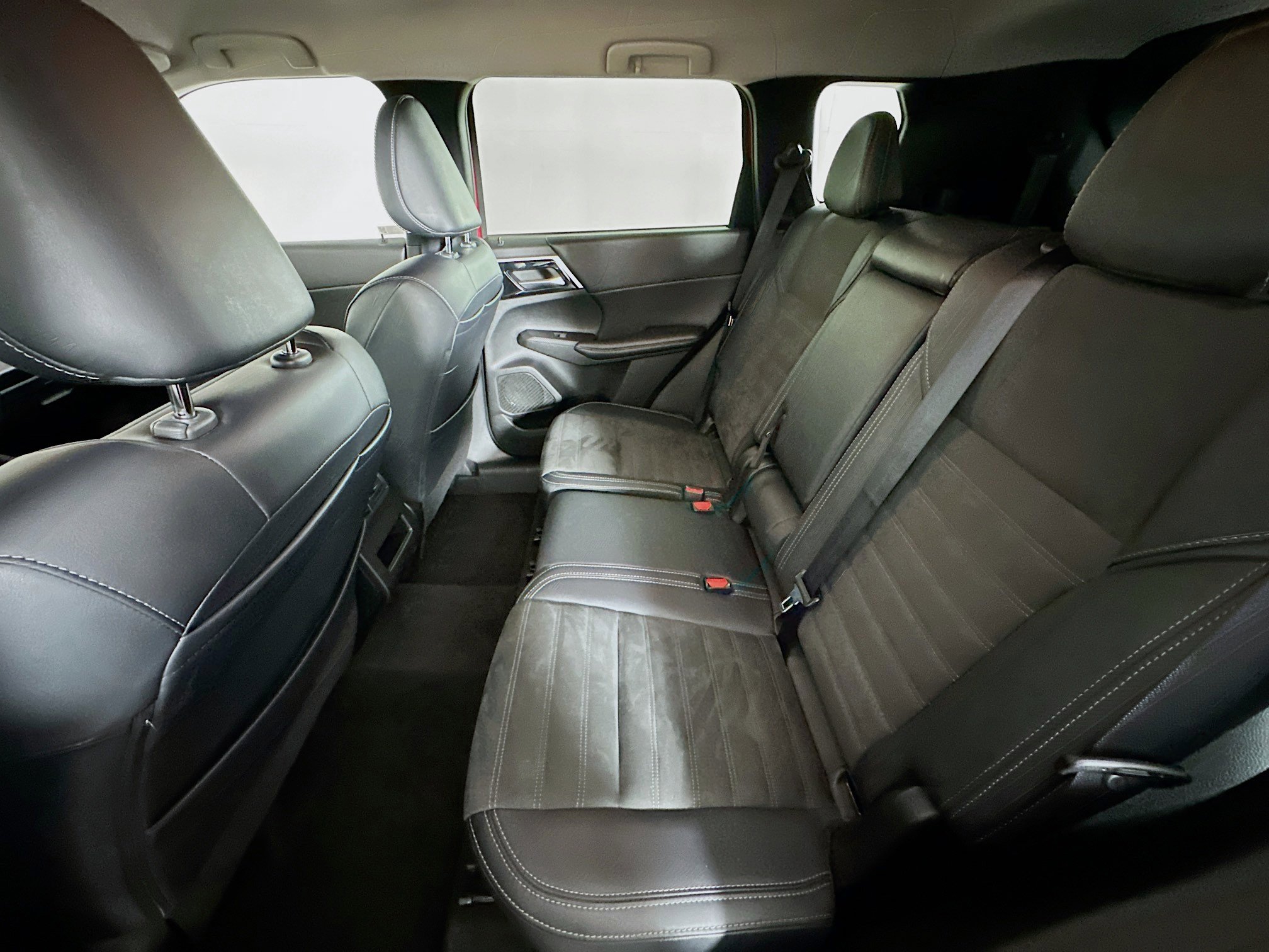 Used 2024 Mitsubishi Outlander SE image 28