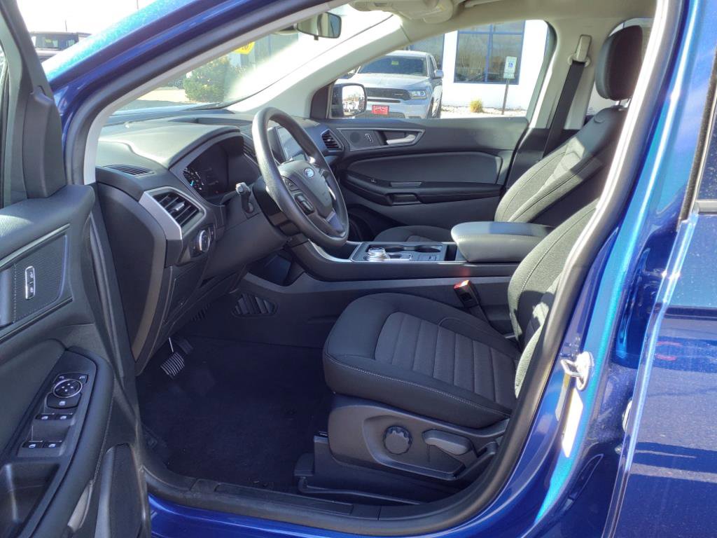 Certified 2024 Ford Edge SE w/ Black Appearance Package image 7