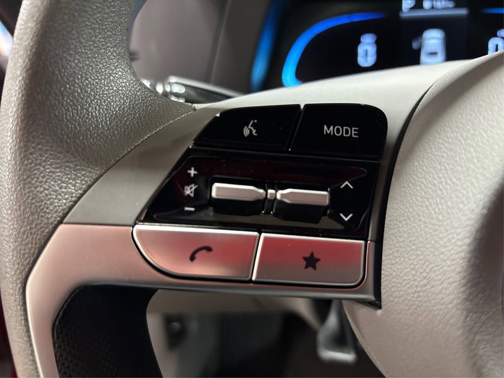 Certified 2025 Hyundai Elantra SE image 26