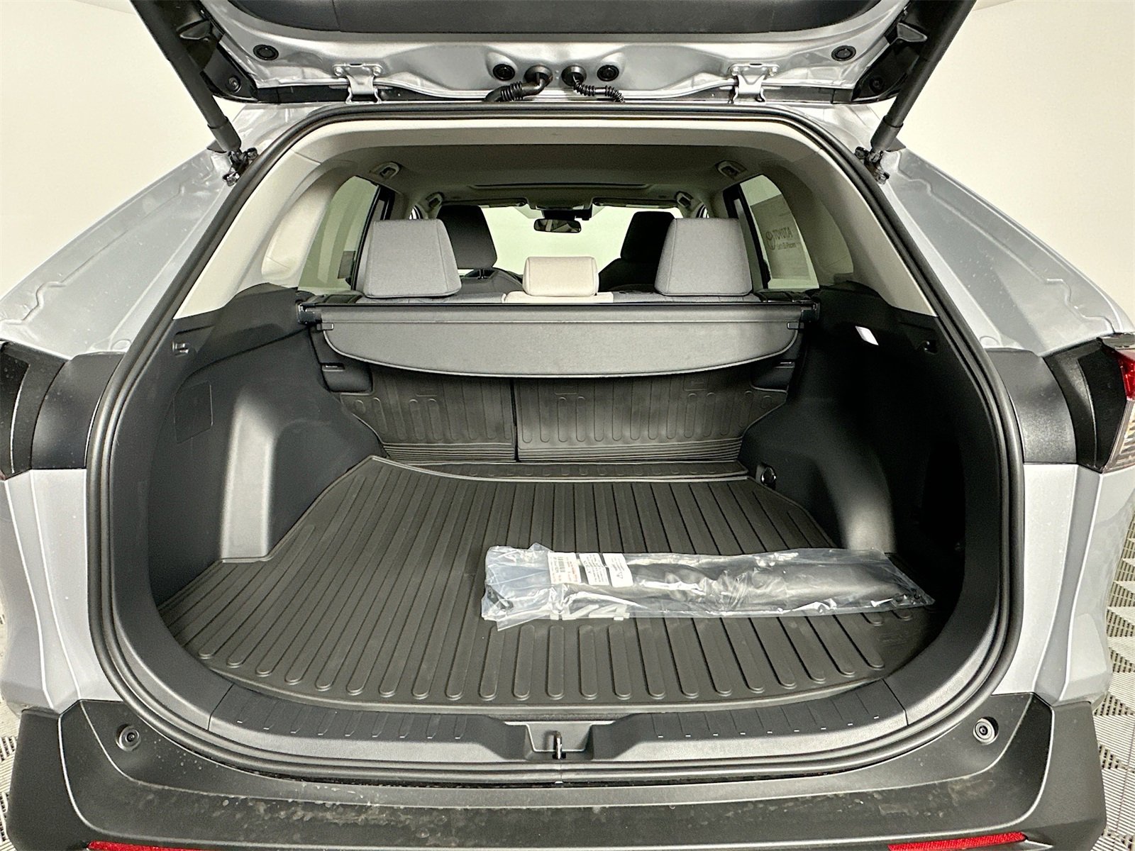 New 2025 Toyota RAV4 XLE image 27