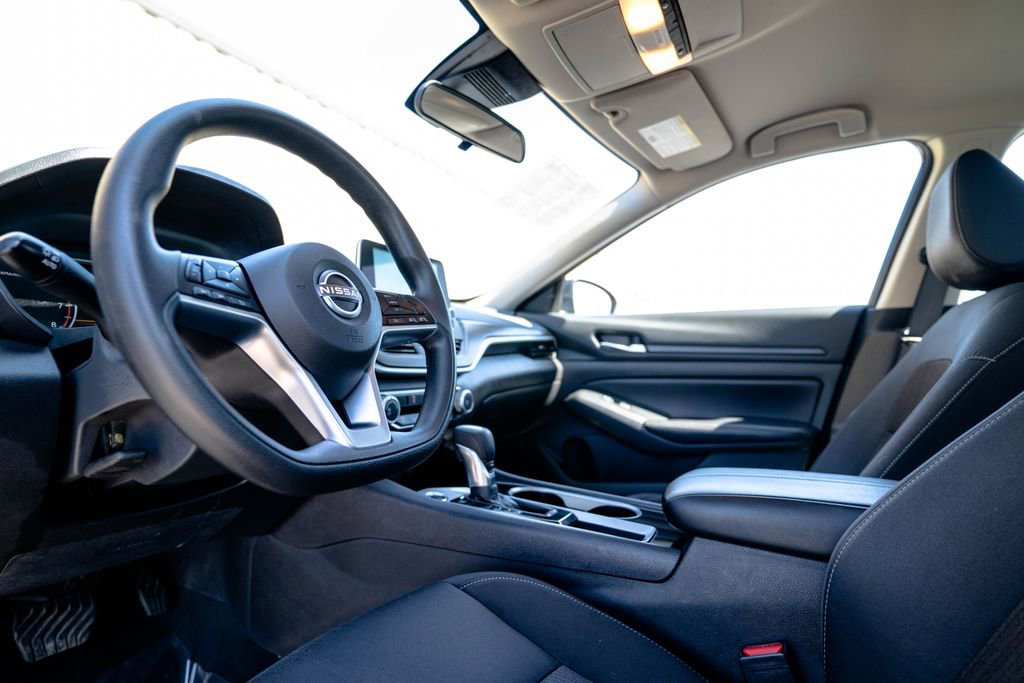 Used 2024 Nissan Altima 2.5 SV FWD image 5
