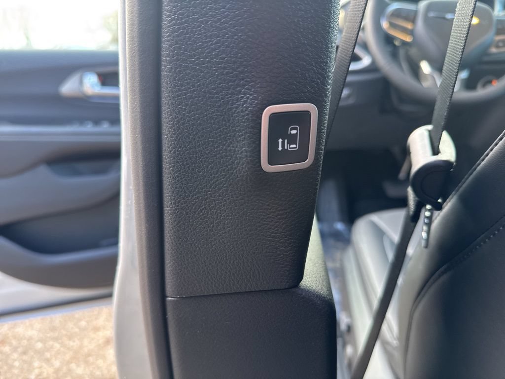 New 2026 Chrysler Pacifica Select AWD/4WD image 25