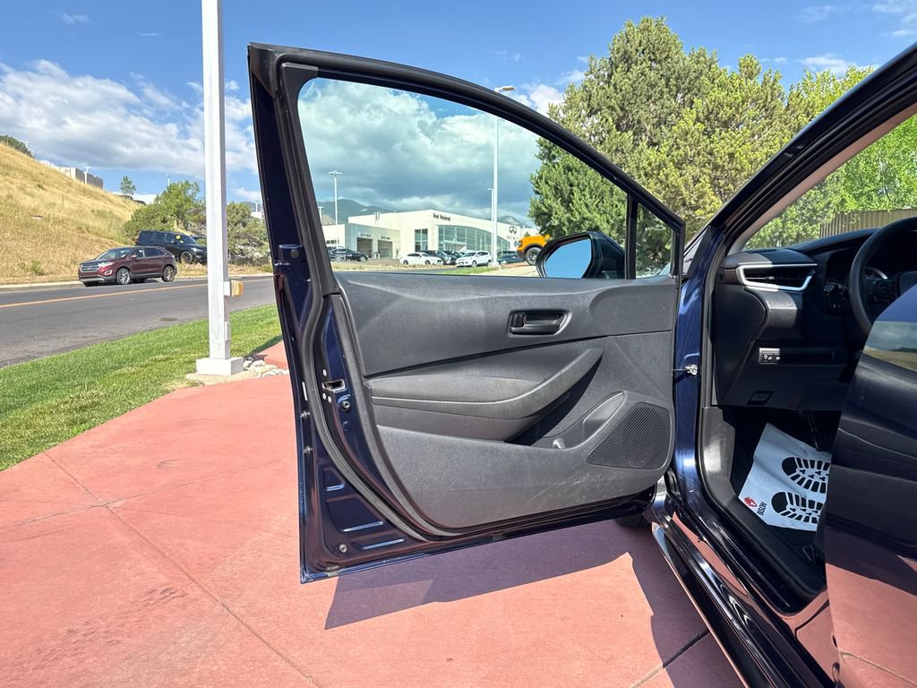 Used 2022 Toyota Corolla LE FWD image 9