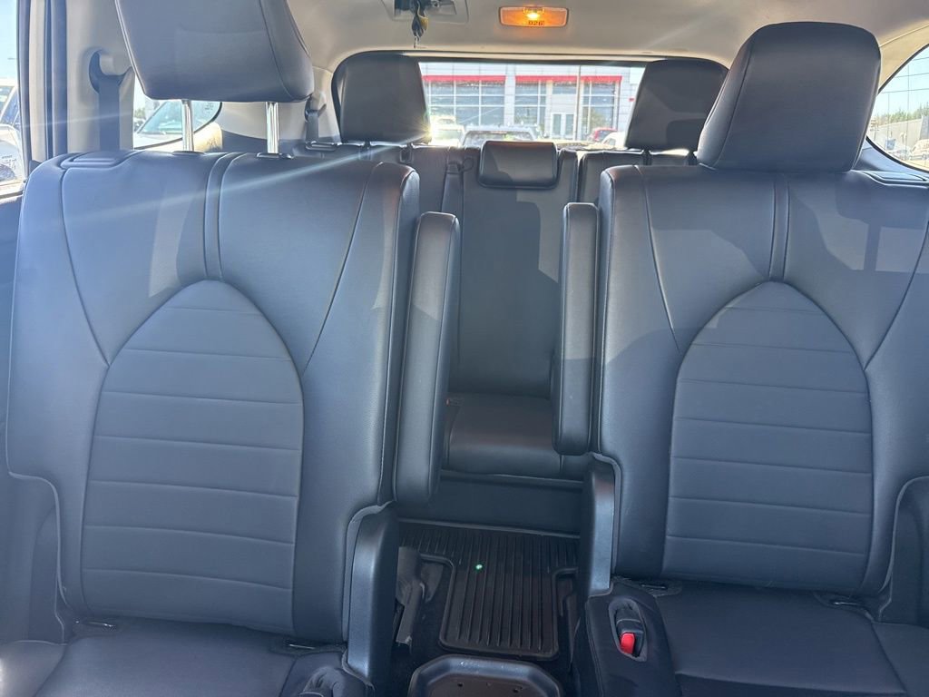 Used 2023 Toyota Highlander XLE AWD/4WD image 15