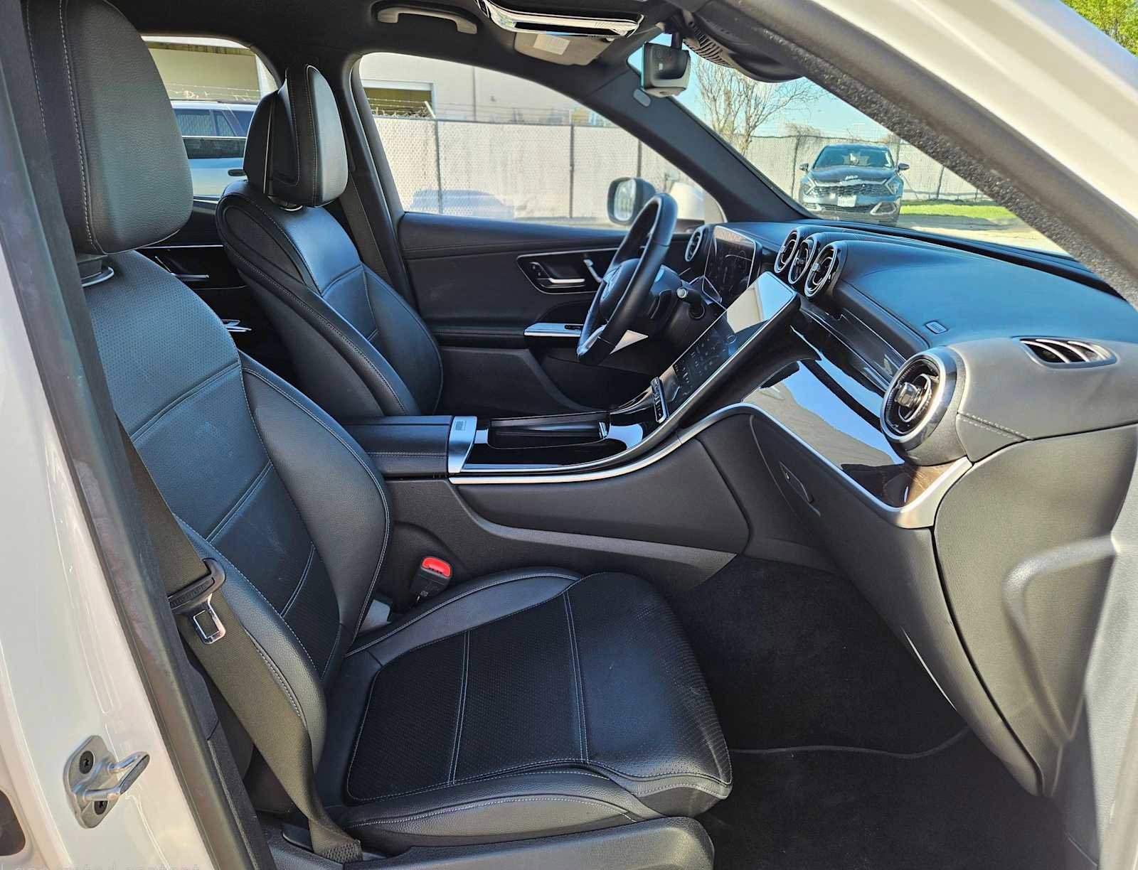 Used 2024 Mercedes-Benz GLC 300 4MATIC image 22