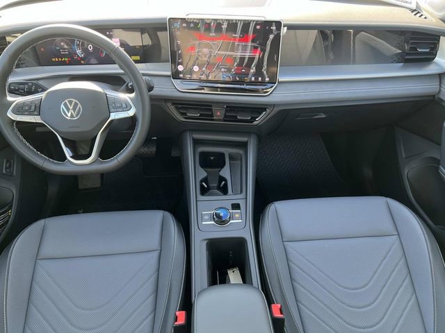 New 2026 Volkswagen Tiguan SE FWD image 24