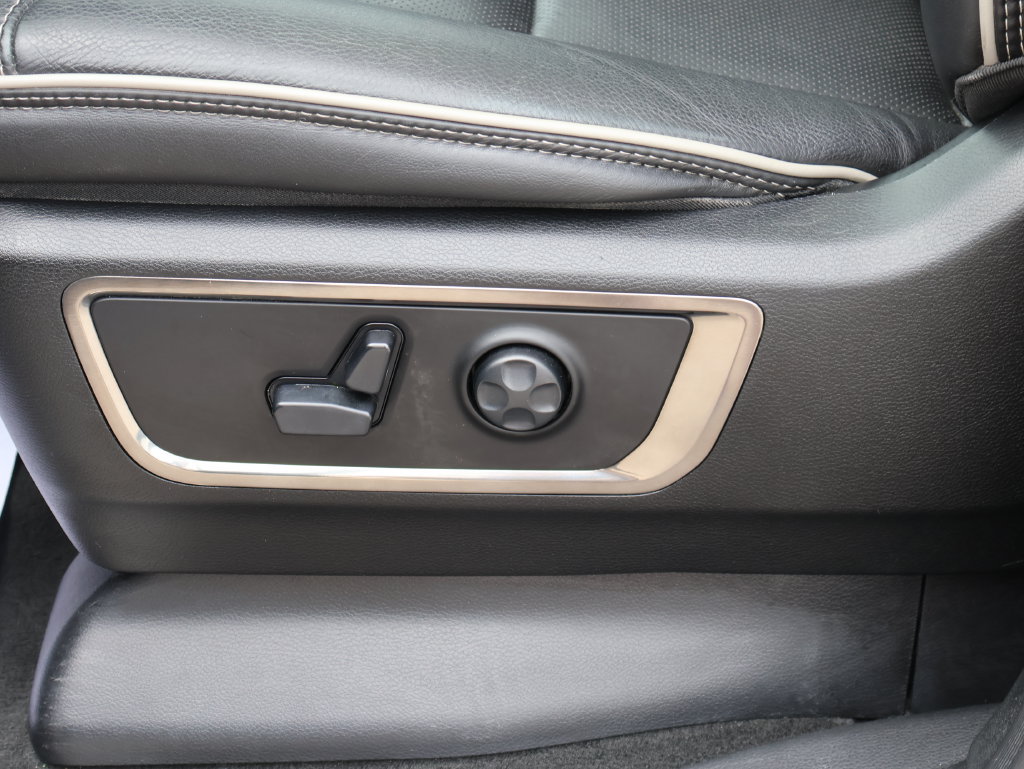 Used 2020 RAM 1500 Limited w/ Black Appearance Package RWD image 22