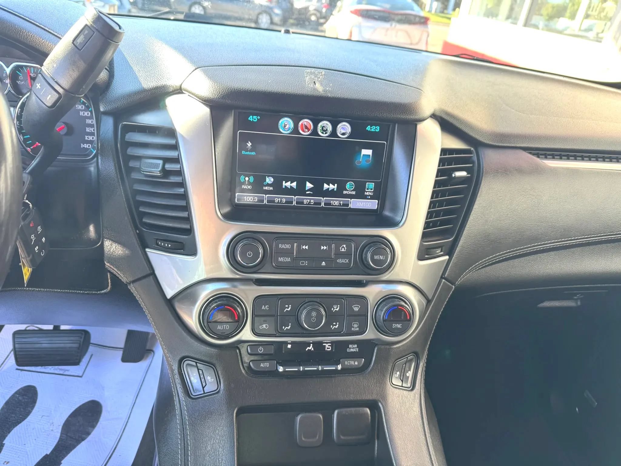 Used 2018 Chevrolet Suburban LT AWD/4WD image 11