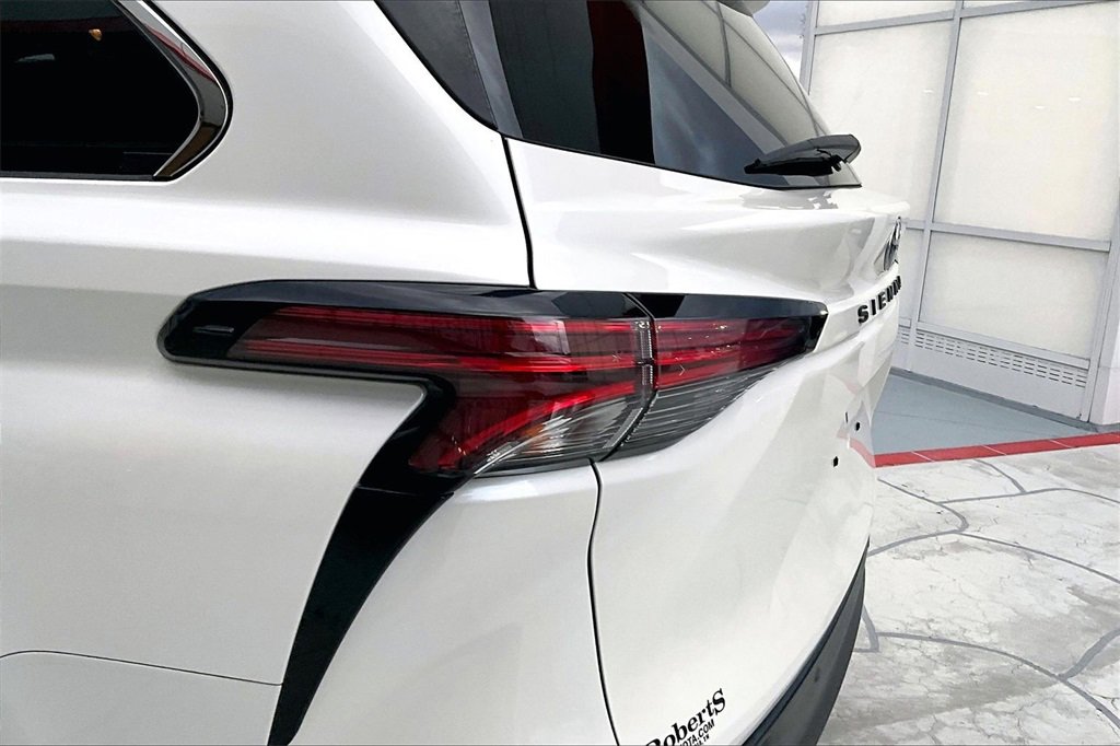 Certified 2021 Toyota Sienna XLE image 21