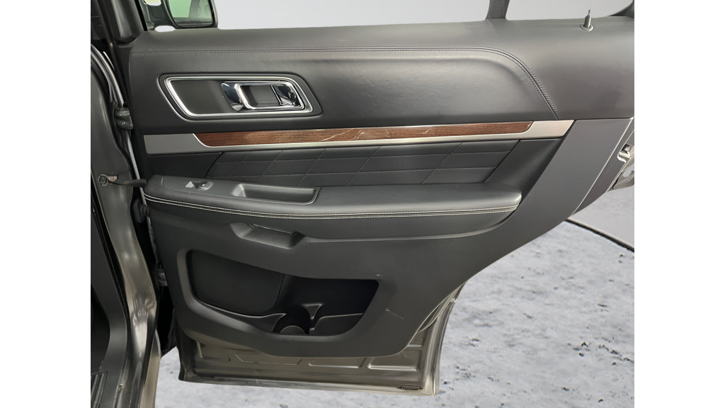 Used 2018 Ford Explorer Platinum AWD/4WD image 13