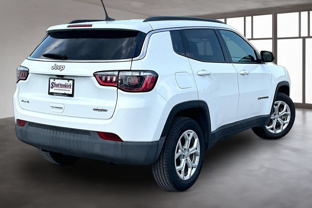Used 2024 Jeep Compass Latitude AWD/4WD image 6
