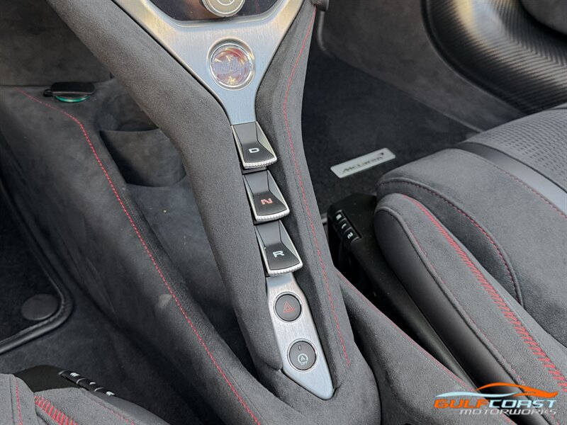 Used 2024 McLaren 750S Spider RWD image 19