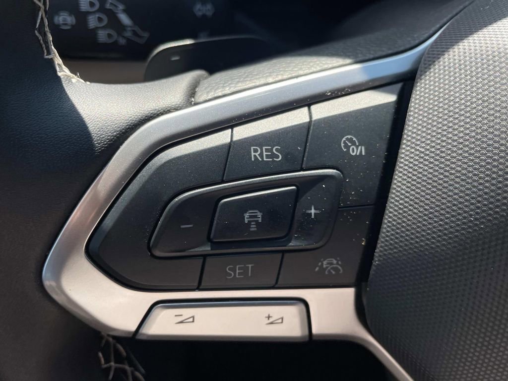 Used 2025 Volkswagen Atlas Cross Sport SE image 23