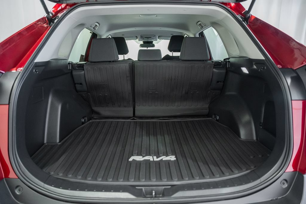 Certified 2025 Toyota RAV4 LE AWD/4WD image 9