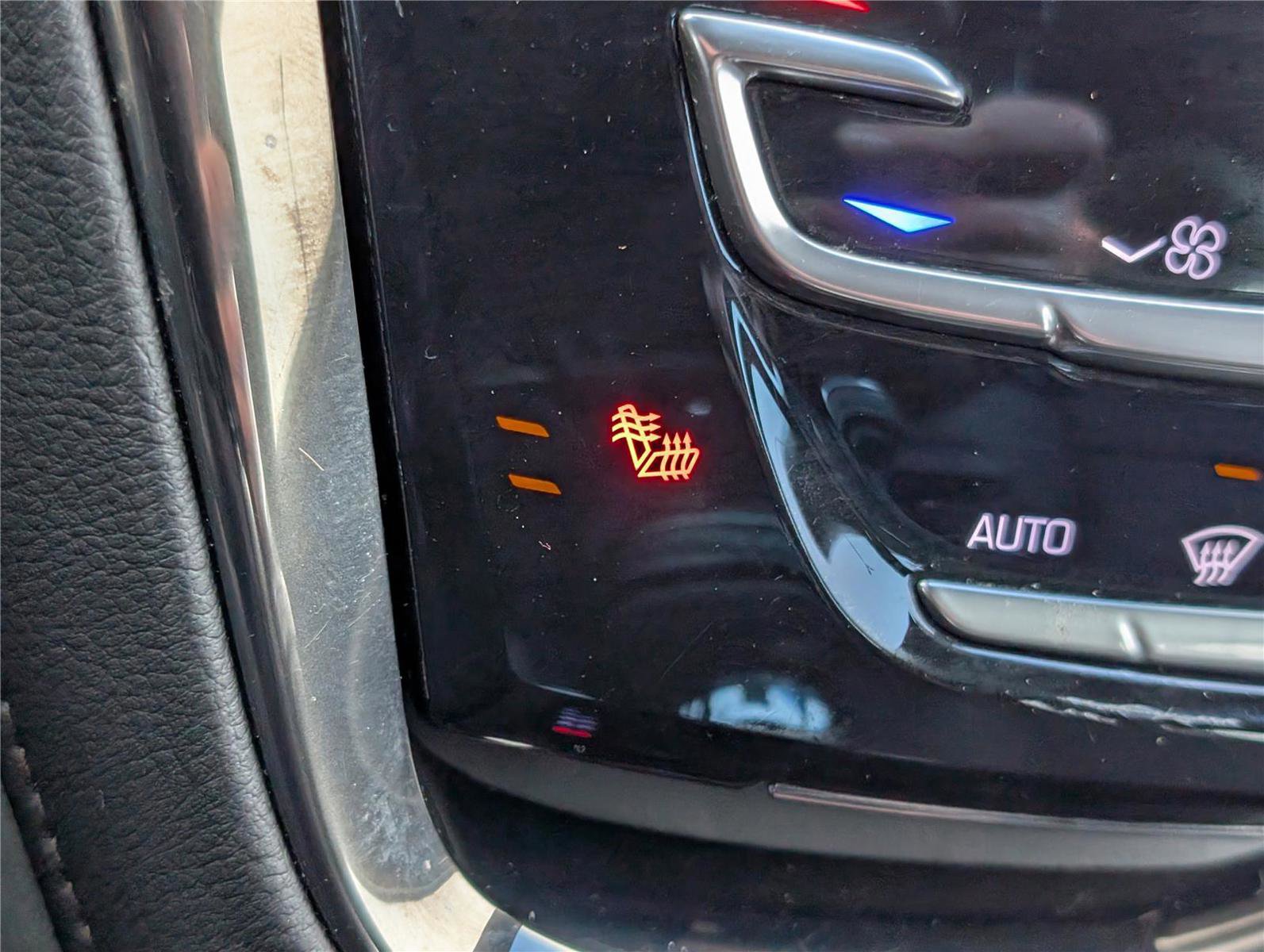 Used 2014 Cadillac ELR w/ Luxury Package image 25