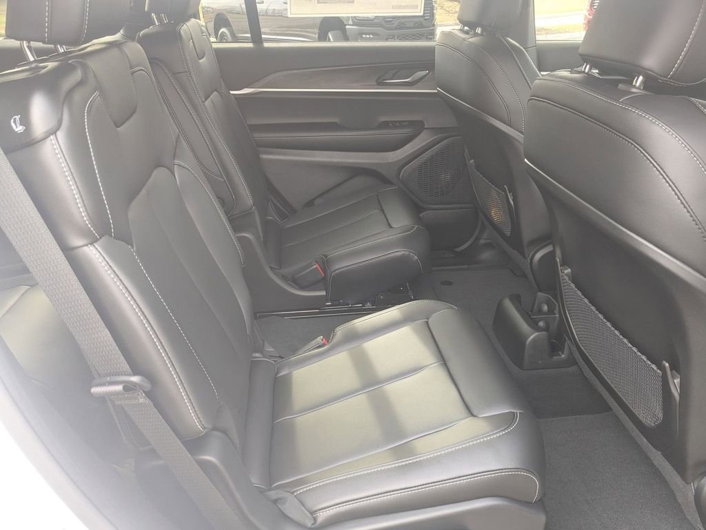 New 2025 Jeep Grand Cherokee L Limited w/ Trailer Tow Package image 32