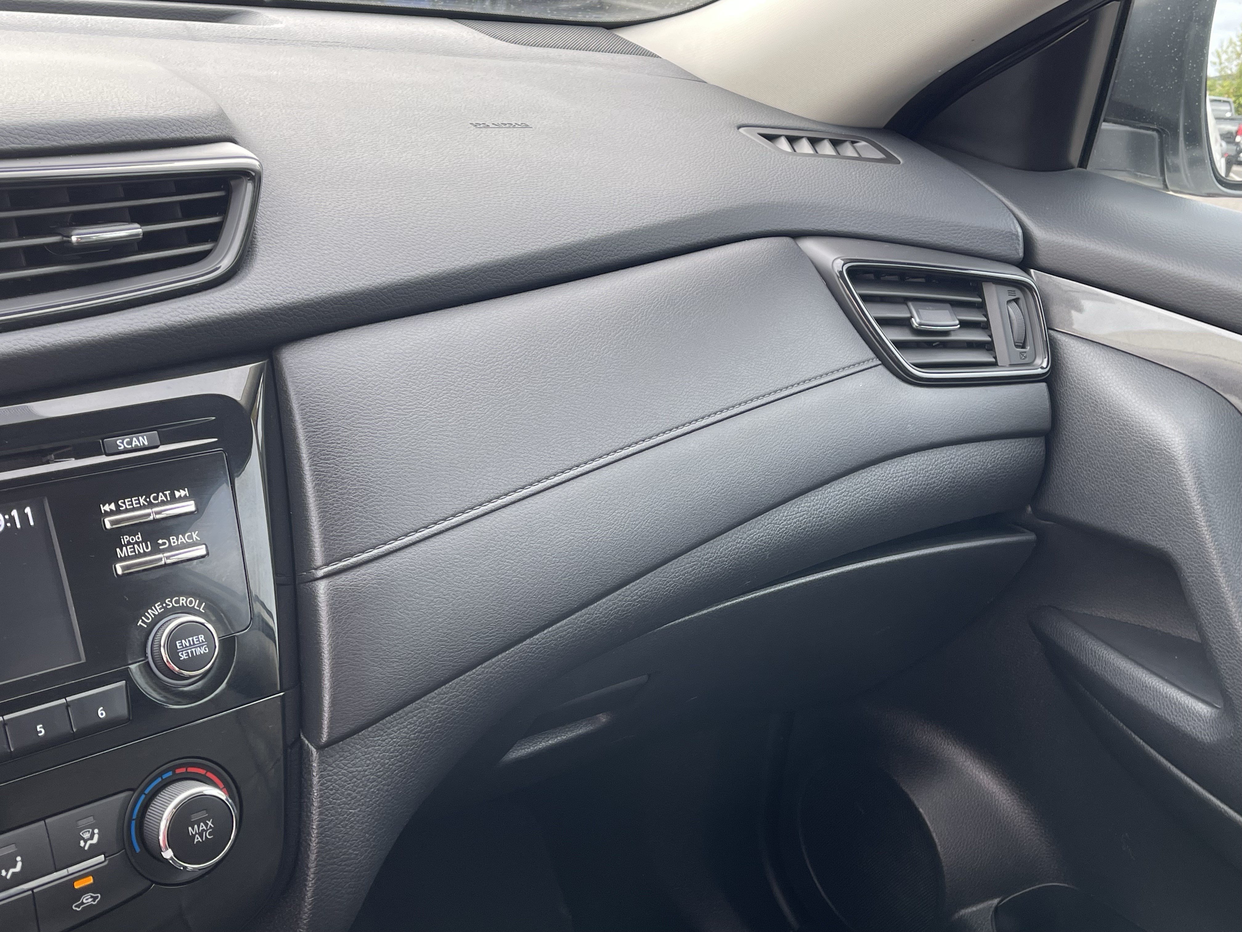 Used 2017 Nissan Rogue S AWD/4WD image 23