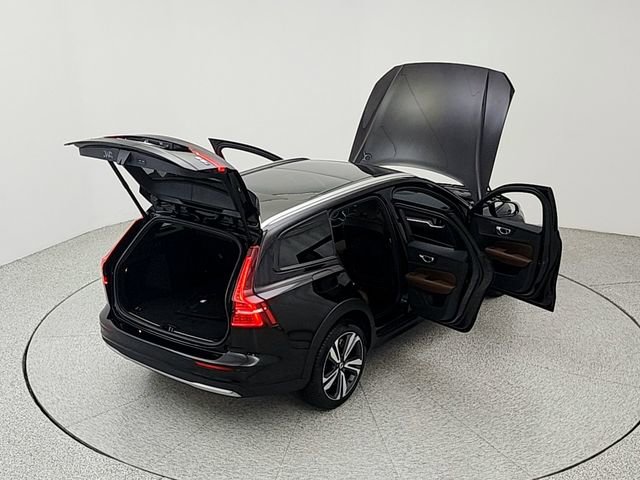 Used 2025 Volvo V60 B5 Cross Country Plus AWD/4WD image 37