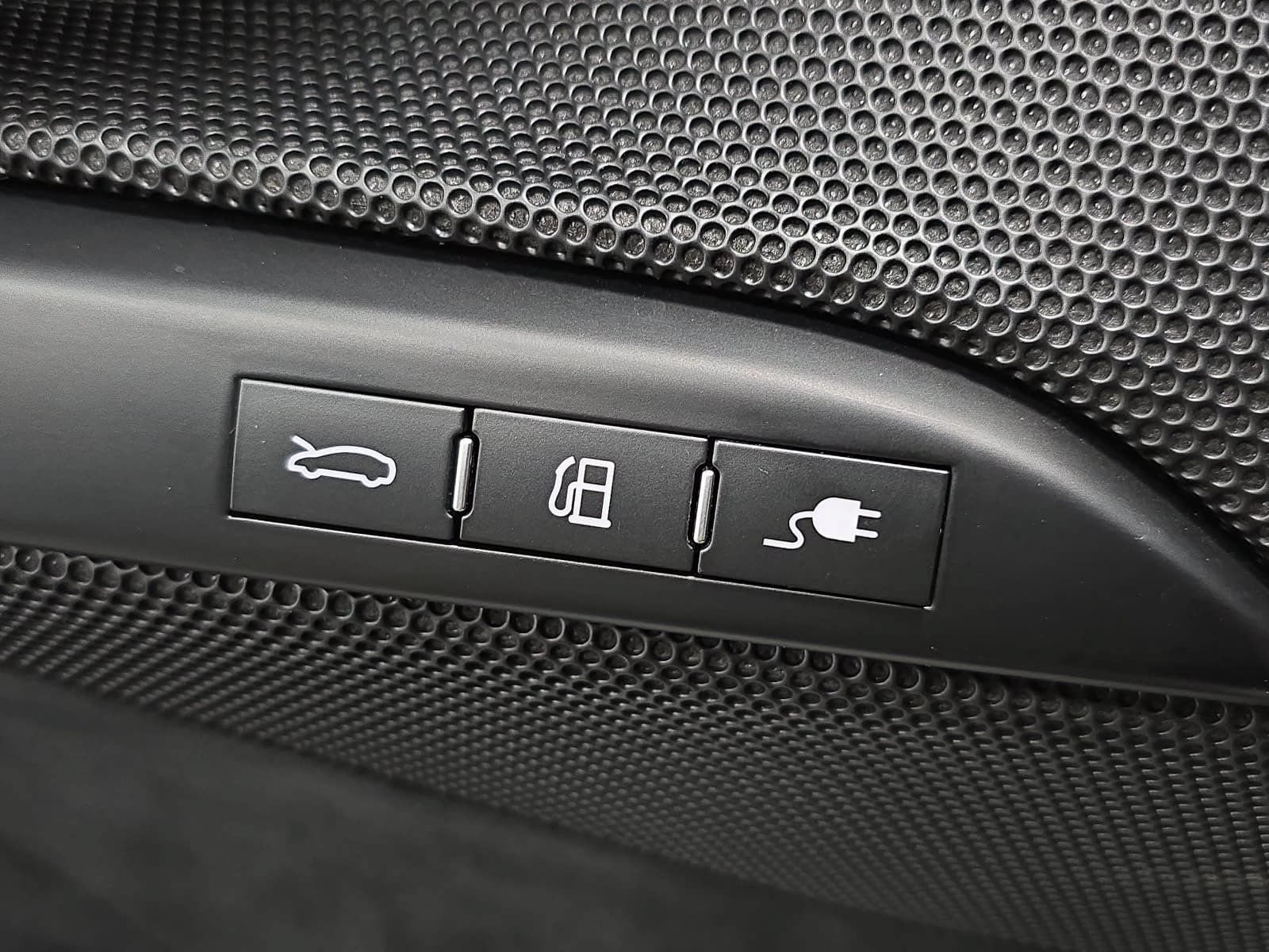 Used 2023 Ferrari 296 GTB RWD image 23
