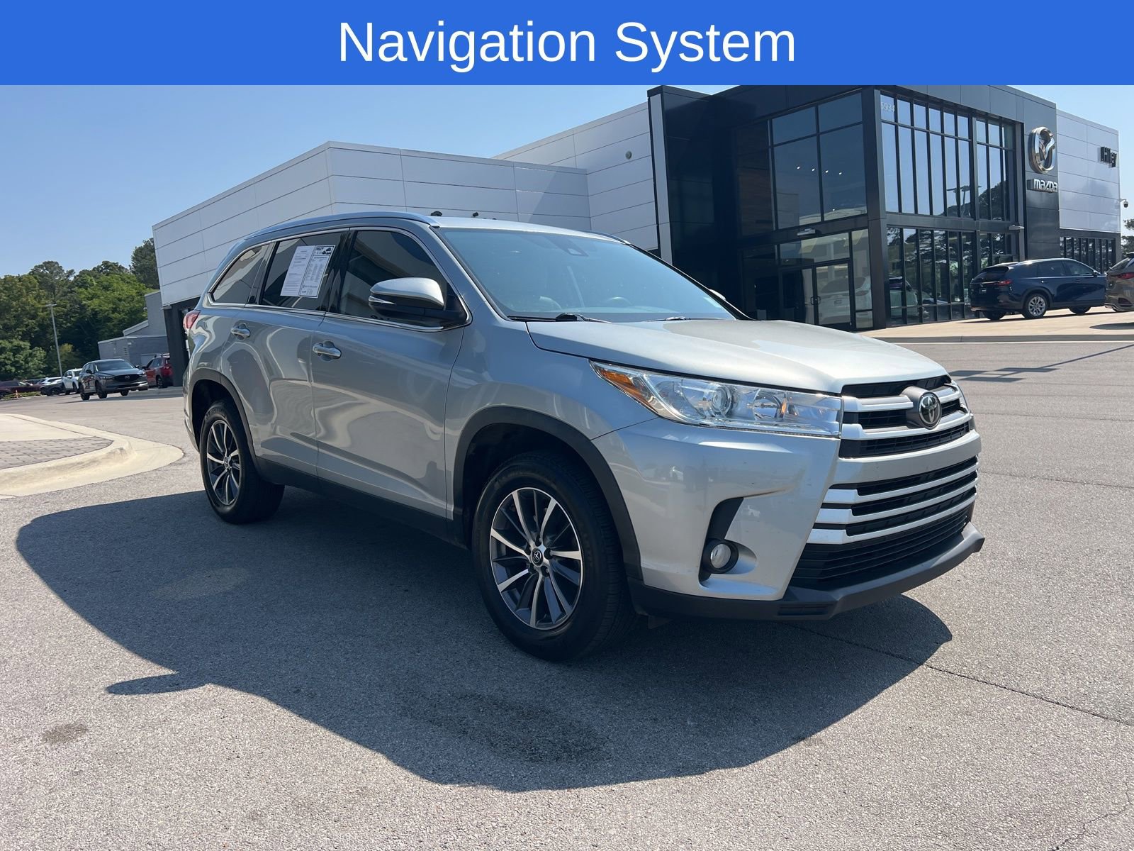 Used 2019 Toyota Highlander XLE FWD image 3