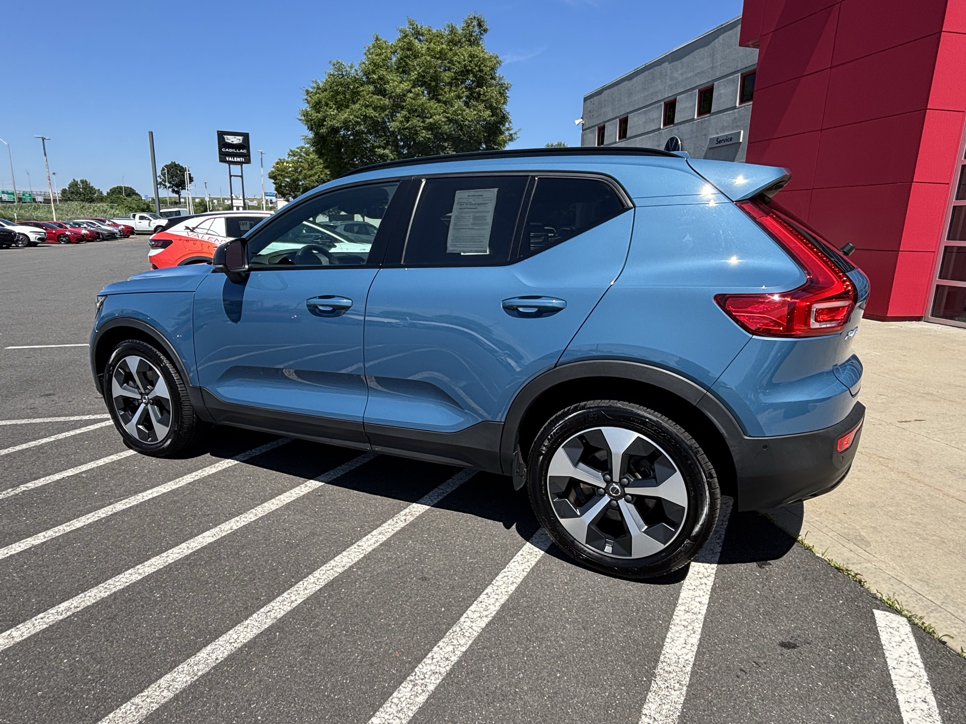 Used 2025 Volvo XC40 B5 Plus AWD/4WD image 5