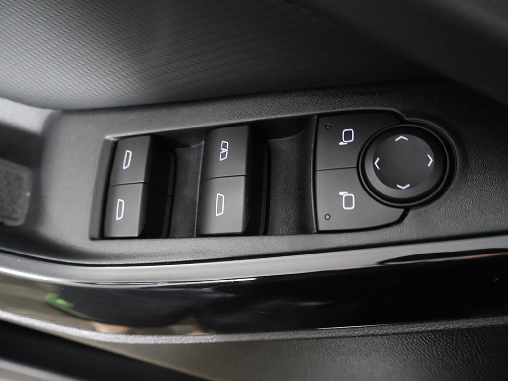Used 2026 Chevrolet Equinox LT FWD image 35