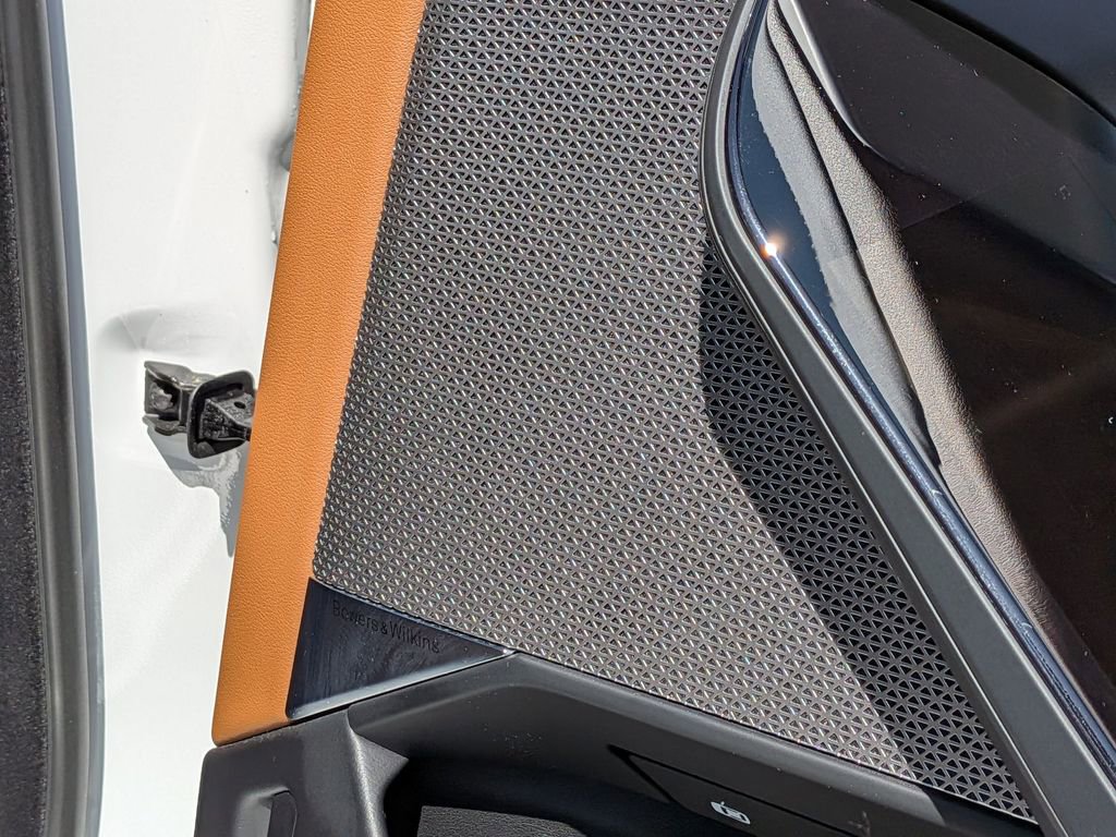 Used 2023 BMW 740i w/ Parking Assistance Package image 16