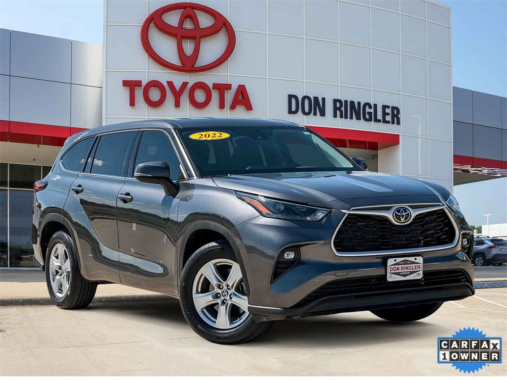 Used 2022 Toyota Highlander LE image 1