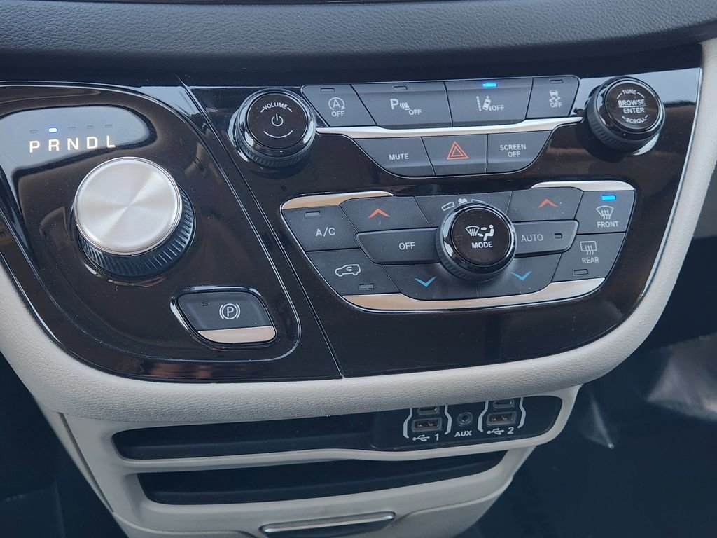 Used 2023 Chrysler Pacifica Touring-L image 20